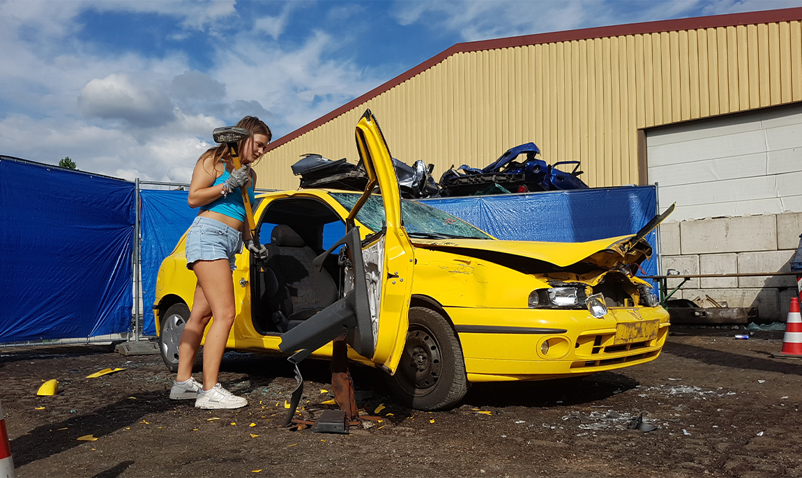 Auto Zertrummern In Der Nahe