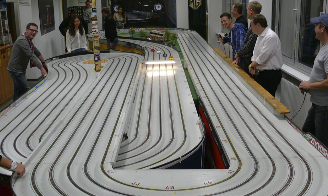 assets/images/activities/1-std-modellrennbahn-inkl-fahrzeug-mieten-hamburg/1280_0000_Rennbahn-1150x686x90.jpg