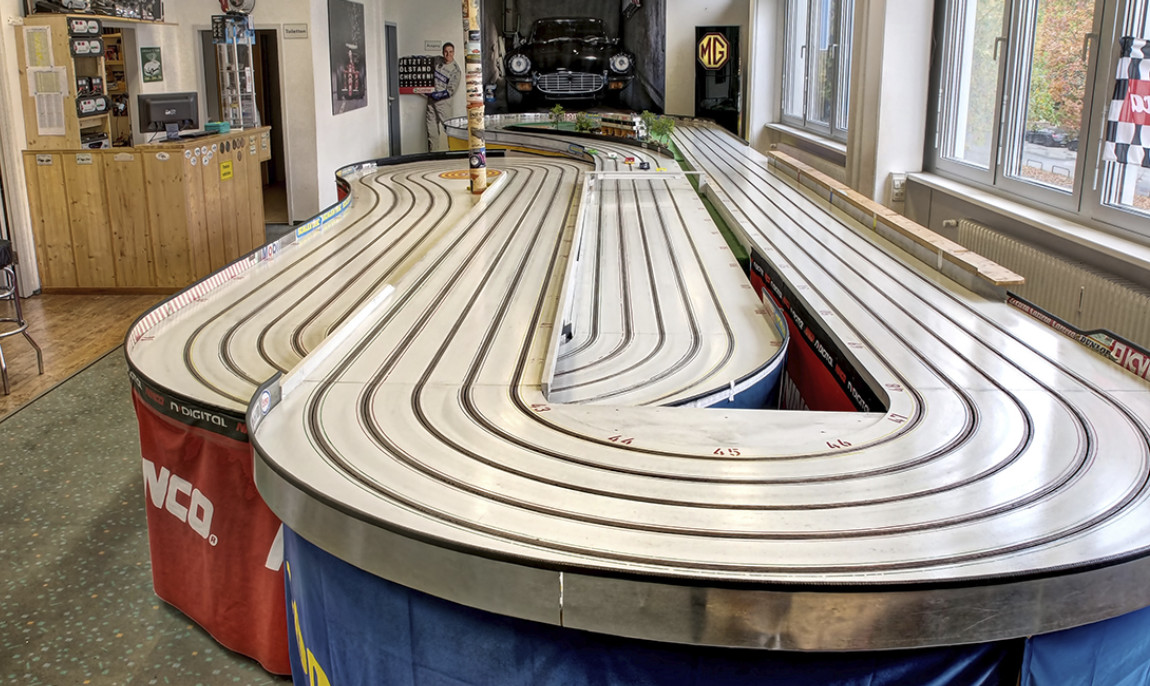 assets/images/activities/2-std-modellrennbahn-inkl-fahrzeug-mieten-hamburg/1280_0002_09-1150x686x90.jpg