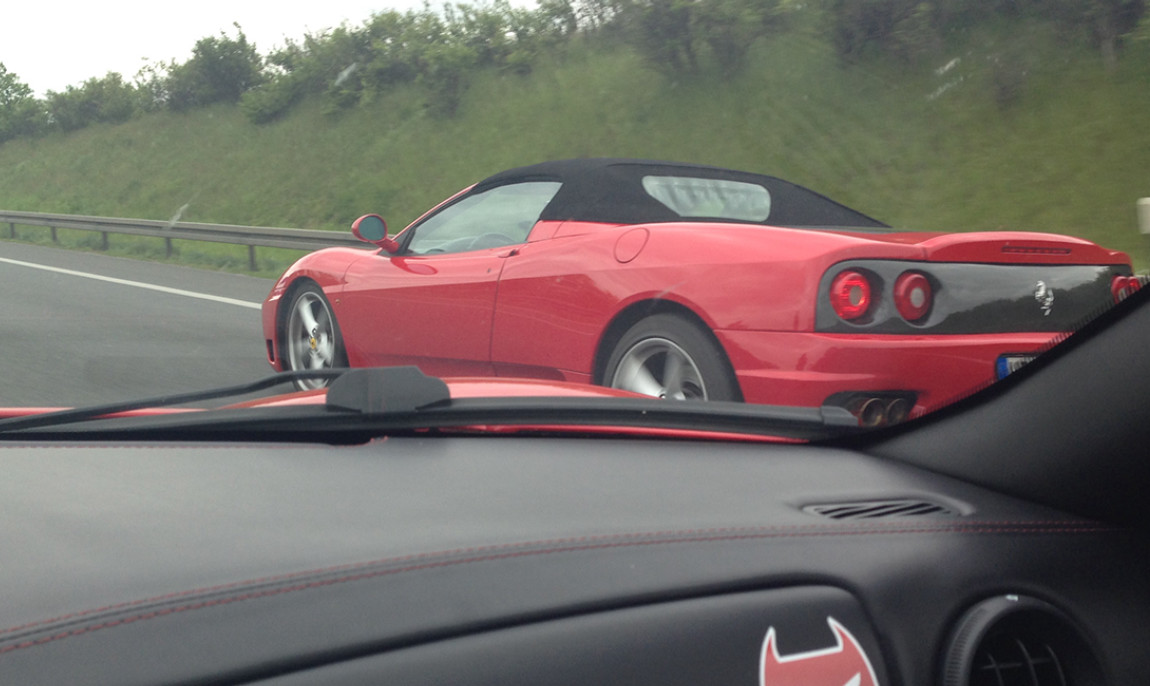 assets/images/activities/30-min-ferrari-360-spider-selber-fahren-in-rostock/1280_0010_image1-1150x686x90.jpg