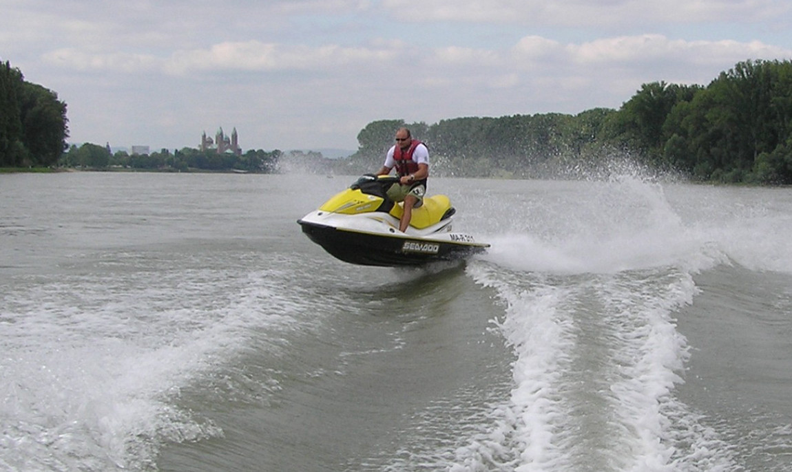 assets/images/activities/30-minuten-jetski-fahren-in-speyer-raum-mannheim/1280_0007_14.09.08%20066-1150x686x90.jpg