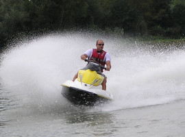assets/images/activities/30-minuten-jetski-fahren-in-speyer-raum-mannheim/1280_0008_14.09.08%20065-270x200x90.jpg