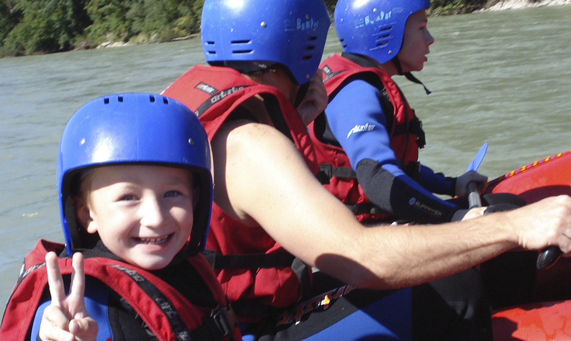 assets/images/activities/abtenau-rafting-salzach/1280_0006_Family%20Rafting2-1150x686x90.jpg