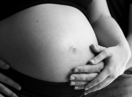 assets/images/activities/babybauch-fotoshooting-essen/1280_0008_Fotolia_1566780_Subscription_L-270x200x90.jpg