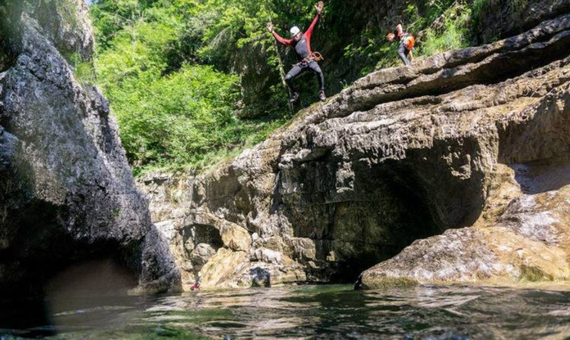 assets/images/activities/baumgarten-canyoning-tour/Canyoning%20Einsteiger%20Tour%201-1150x686x90.jpg