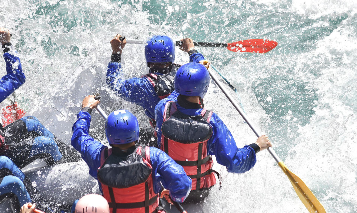 assets/images/activities/baumgarten-rafting-tour/Rafting_bayer_action_klein-1150x686x90.jpg