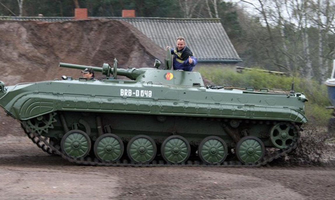 assets/images/activities/beifahrer-im-bmp-schuetzenpanzer-speedfahrt-in-steinhoefel/1280_0004_bmp_03_1024-1150x686x90.jpg