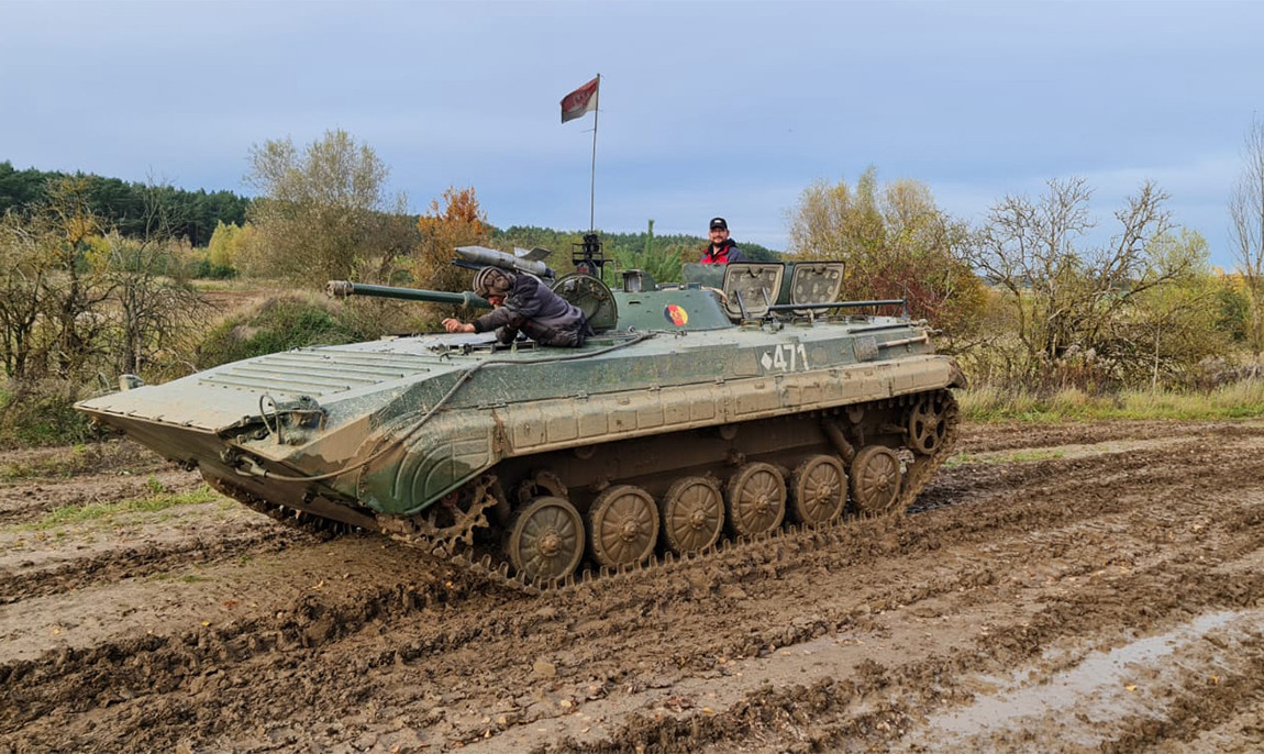 assets/images/activities/beifahrer-im-bmp-schuetzenpanzer-speedfahrt-in-steinhoefel/panz-wer-10-1150x686x90.jpg