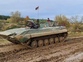 assets/images/activities/beifahrer-im-bmp-schuetzenpanzer-speedfahrt-in-steinhoefel/panz-wer-10-270x200x90.jpg