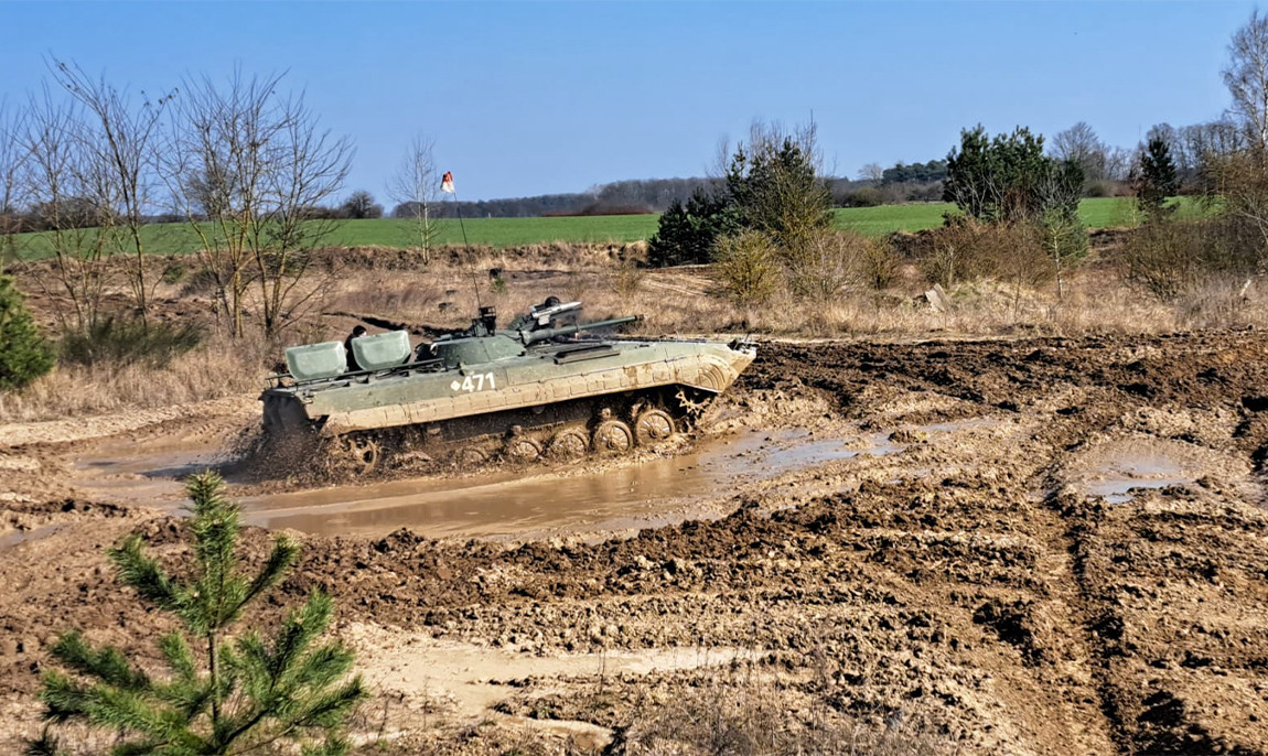 assets/images/activities/beifahrer-im-bmp-schuetzenpanzer-speedfahrt-in-steinhoefel/panz-wer-13-1150x686x90.jpg