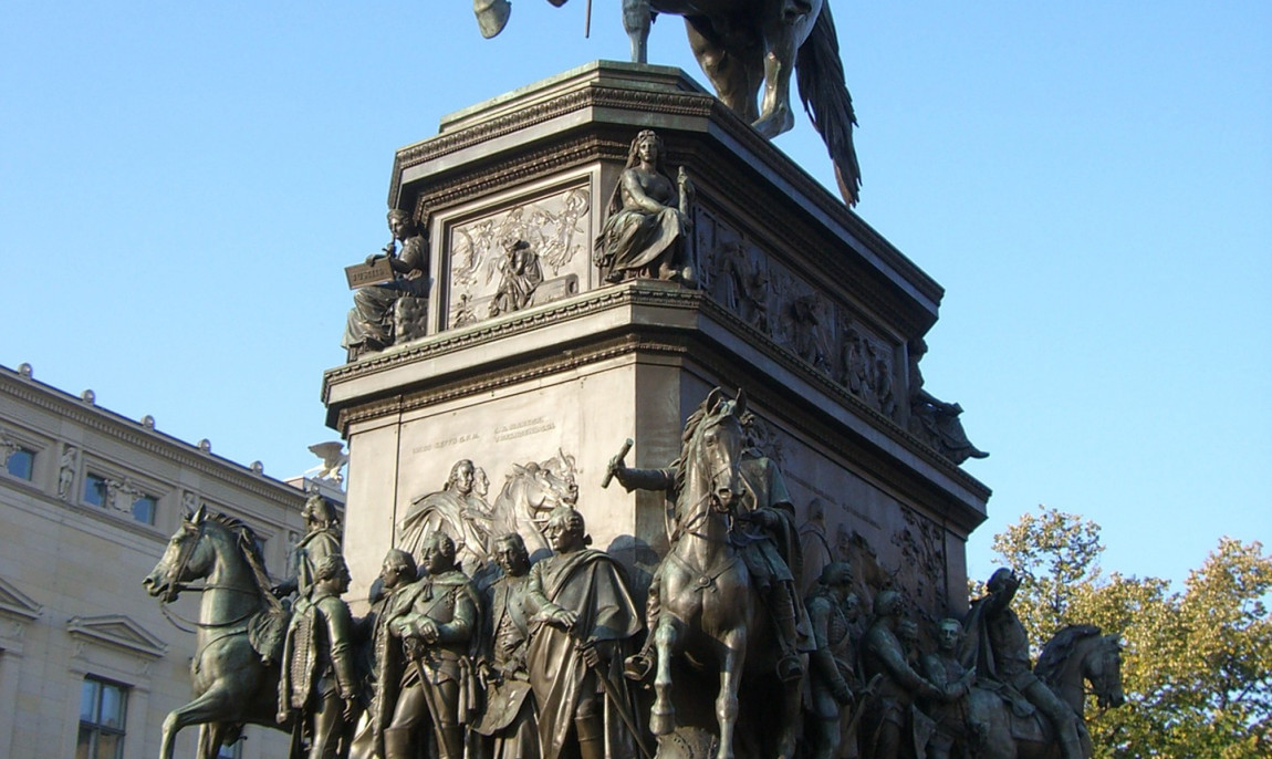 assets/images/activities/berlin-schnitzeljagd/friedrich-the-great-433176_1920-1150x686x90.jpg