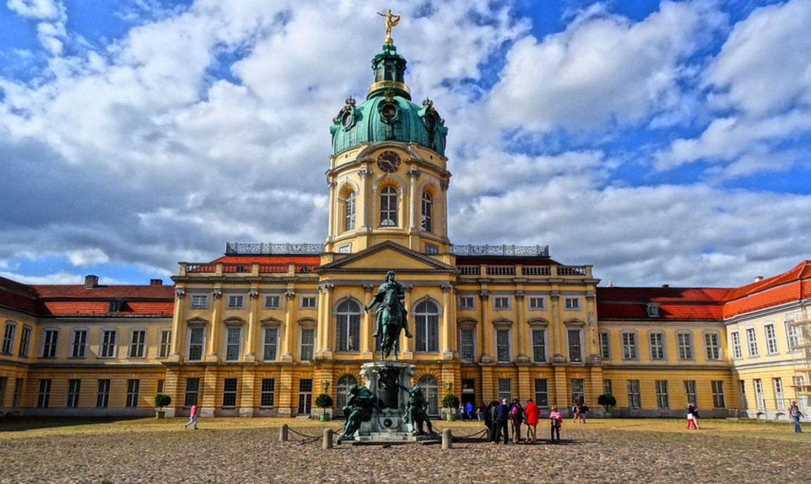 assets/images/activities/berlin-schnitzeljagd/palast_berlin-2149380_960_720_pixa-1150x686x90.jpg