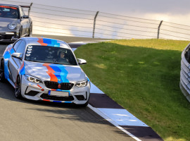 assets/images/activities/bilster-berg-3-runden-bmw-m2-selber-fahren-und-3-runden-porsche-gt3-mr-selber-fahren/bmw-m2-2-270x200x90.jpg
