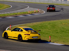 assets/images/activities/bilster-berg-3-runden-bmw-m2-selber-fahren-und-3-runden-porsche-gt3-mr-selber-fahren/porsche-GT3-1-270x200x90.jpg