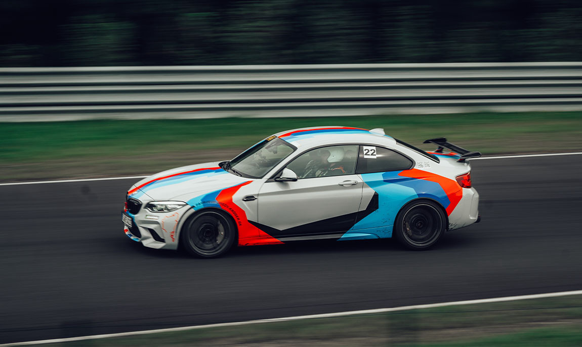 assets/images/activities/bilster-berg-3-runden-renntaxi-bmw-m2/bmw-m2-5-1150x686x90.jpg