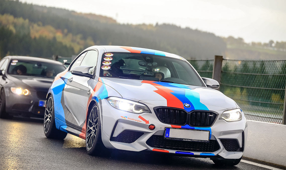 assets/images/activities/bilster-berg-6-runden-bmw-m2-selber-fahren/bmw-m2-4a-1150x686x90.jpg