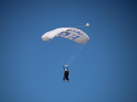 assets/images/activities/boxberg-fallschirm-tandemsprung/IMG_0003-270x200x90.JPG