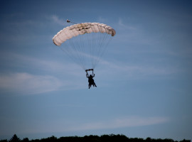 assets/images/activities/boxberg-fallschirm-tandemsprung/IMG_0090-270x200x90.JPG