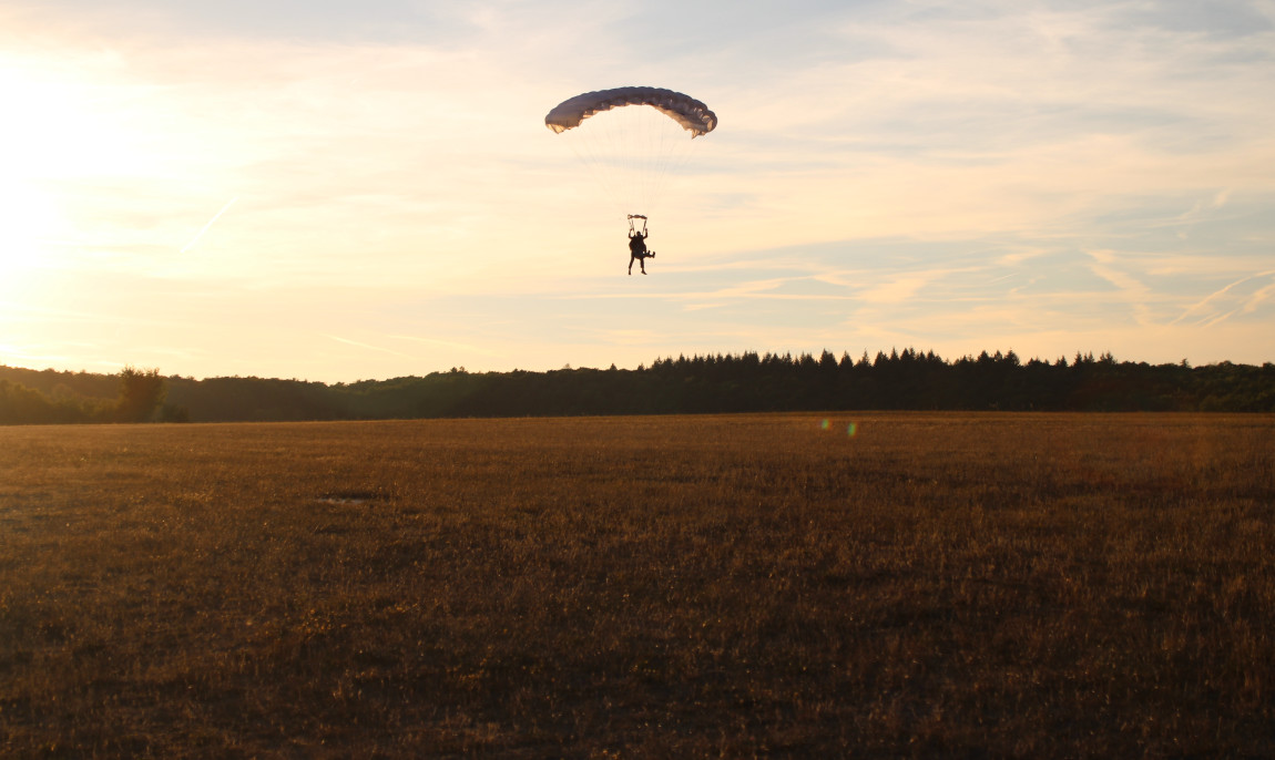 assets/images/activities/boxberg-fallschirm-tandemsprung/IMG_0432-1150x686x90.JPG