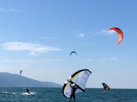 assets/images/activities/castelletto-wing-surfen-schnupperkurs-am-gardasee/Wing%20Duo%20Kurs%20Gardasurf&Sail%20Brenzone%20sul%20Garda-270x200x90.jpeg