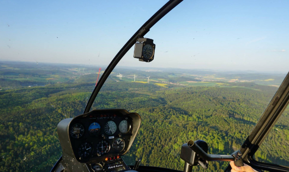 assets/images/activities/coburg-hubschrauber-30-min-selber-fliegen/preview_07-05-2016_Waldhessentrophy_e-1150x686x90.jpg