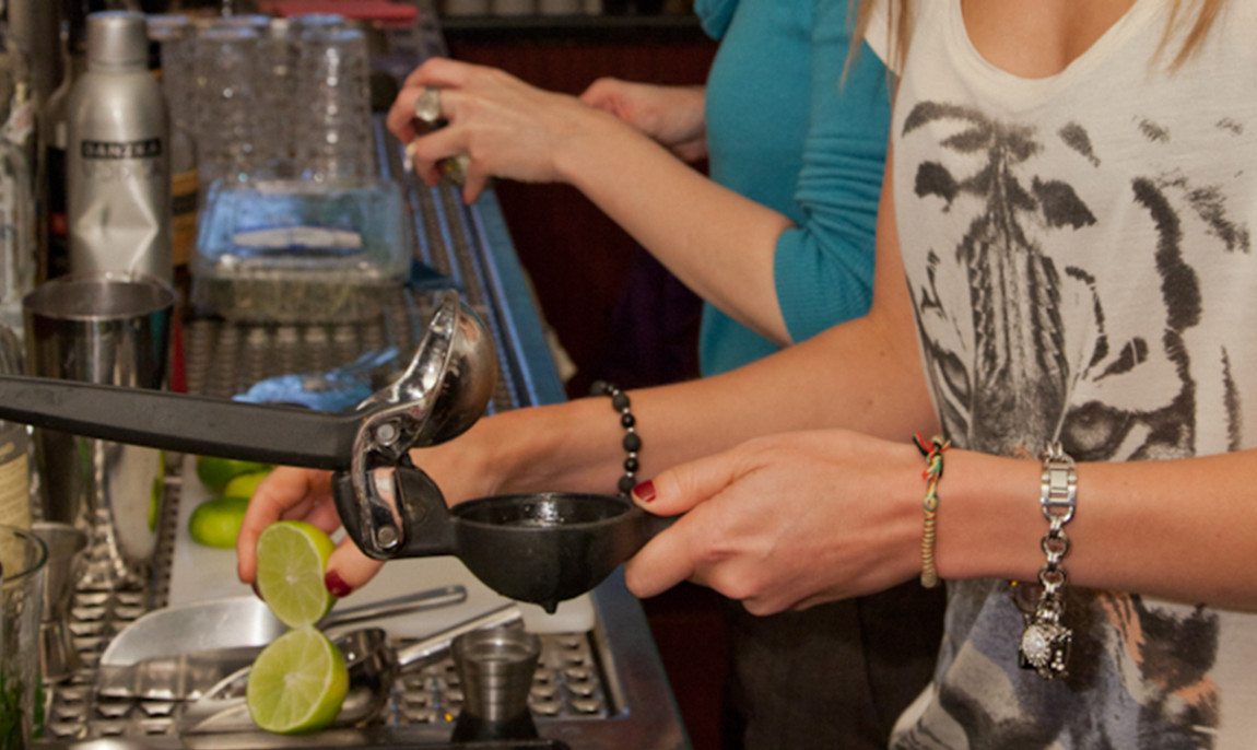 assets/images/activities/cocktailkurs-berlin-kreuzberg/1280_0006_DCIM%20(208%20von%20253)-1150x686x90.jpg