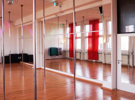 assets/images/activities/dortmund-poledance-kurs/1280_0000_VI-%20(6)-270x200x90.jpg
