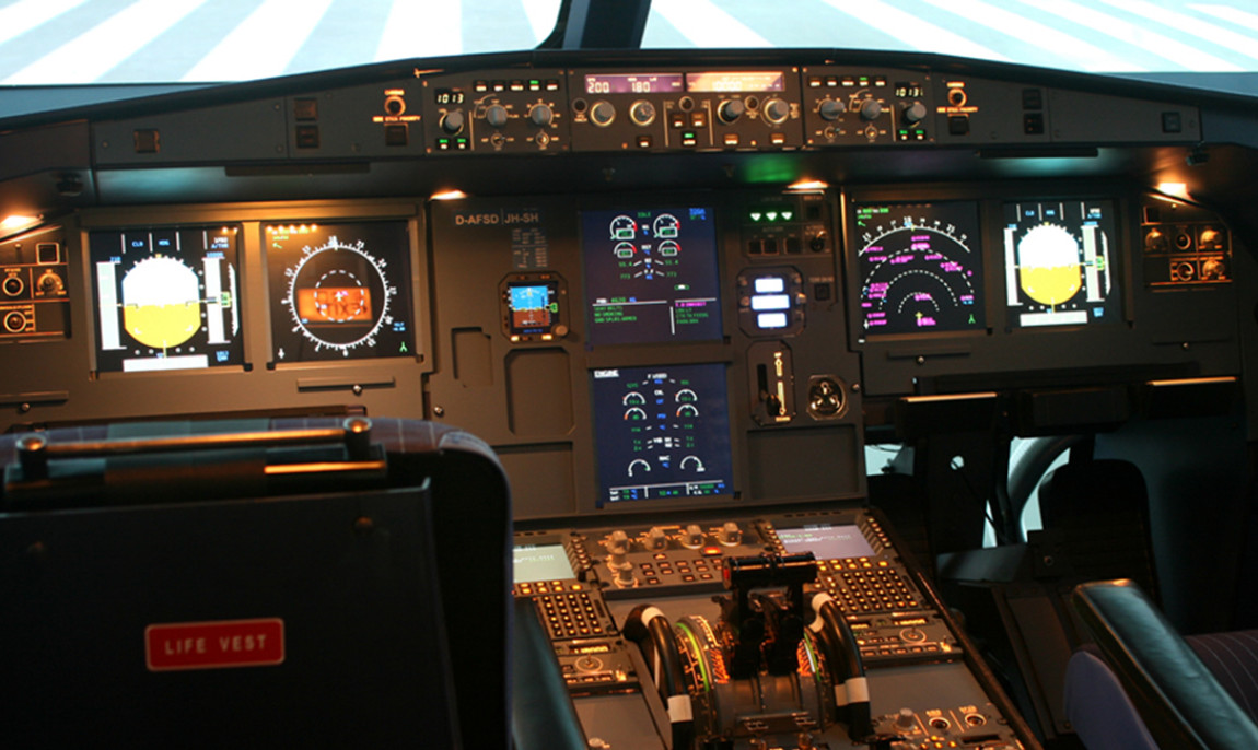 assets/images/activities/dresden-60-min-flugsimulator-a320/1280_0006_Cockpit_1-1150x686x90.jpg