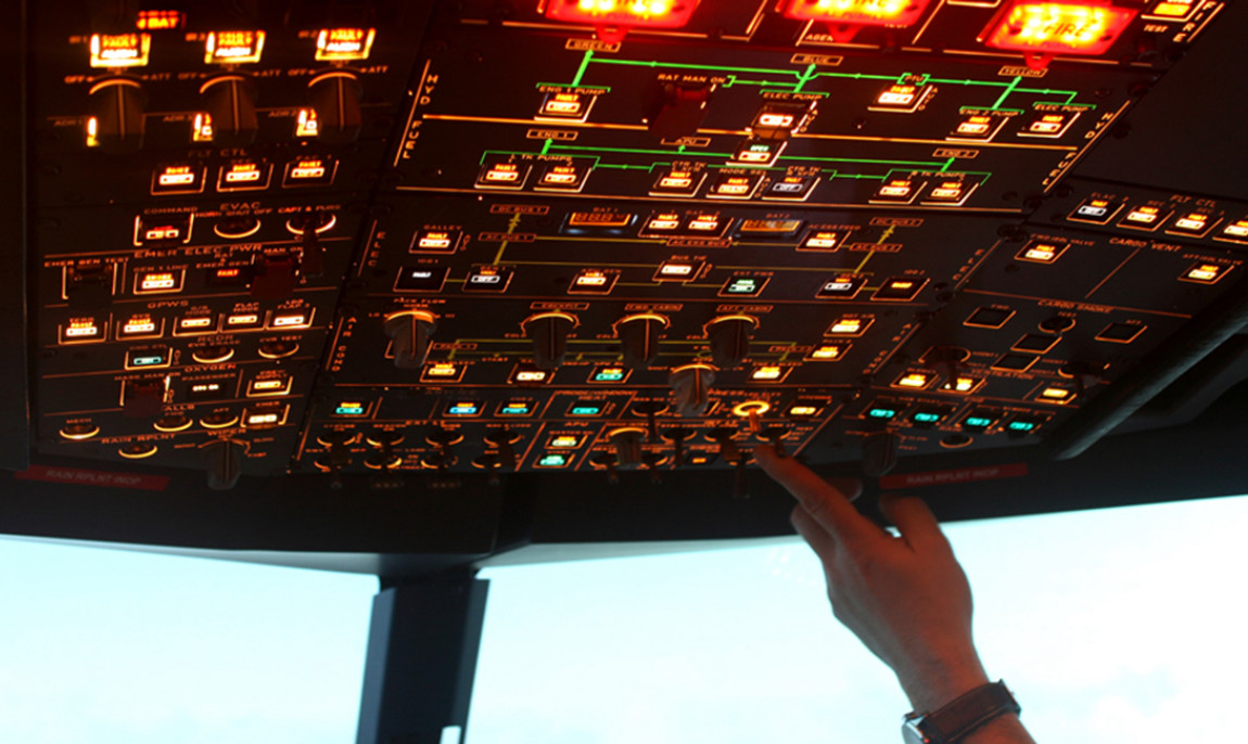 assets/images/activities/dresden-90-min-flugsimulator-a320/1280_0002_Cockpit_13-1150x686x90.jpg