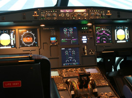 assets/images/activities/dresden-90-min-flugsimulator-a320/1280_0006_Cockpit_1-270x200x90.jpg