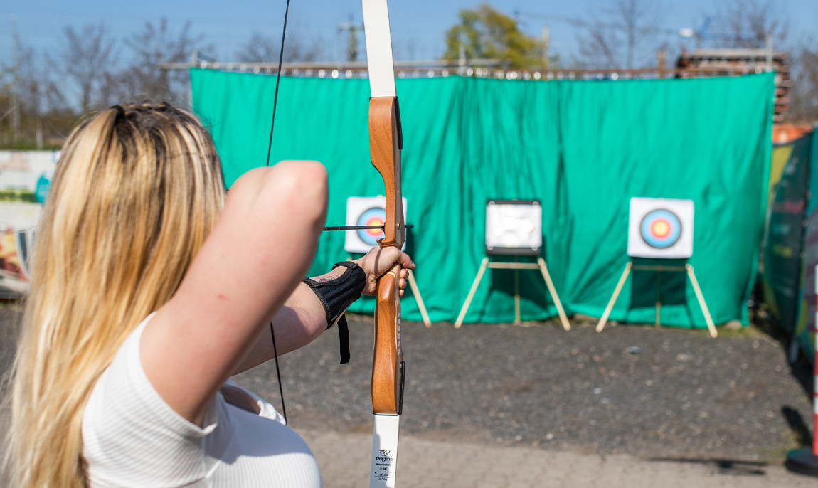 assets/images/activities/dresden-kaditz-15-std-bogenschiessen-fuer-18-personen/Bar-eve-8-1150x686x90.jpg