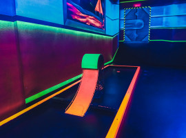 assets/images/activities/dresden-kaditz-schwarzlichtminigolf/Bar-eve-21-270x200x90.jpg