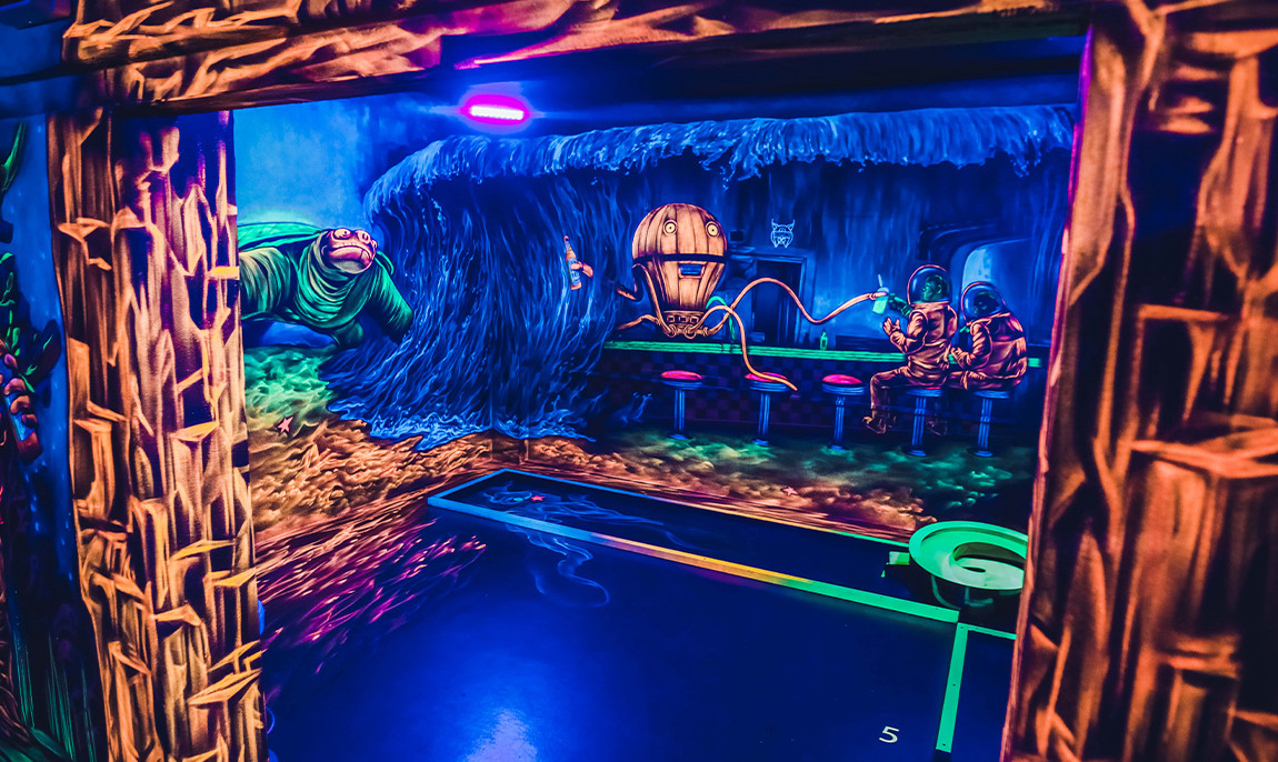 assets/images/activities/dresden-kaditz-schwarzlichtminigolf/Bar-eve-26-1150x686x90.jpg