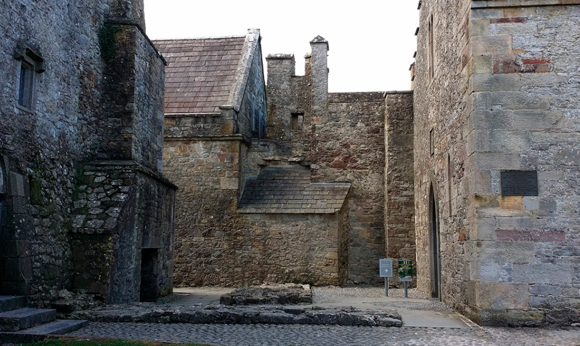 assets/images/activities/dublin-3-tage-game-of-thrones-erlebnisreise/1280_0000_Cahir_Castle-1150x686x90.jpg
