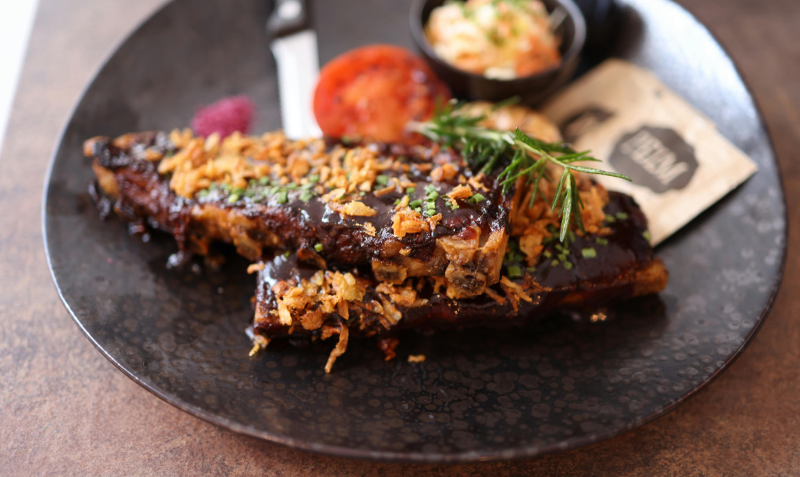 assets/images/activities/duesseldorf-45-std-duesseldorf-erschmecken-raetseldinnertour-fuer-2/pexels-valeriya-20323429-1150x686x90.jpg