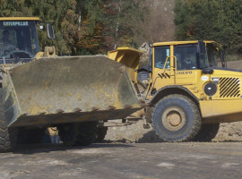 assets/images/activities/dumper-radlader-und-raupe-fahren-in-knuellwald-remsfeld-hessen/1280_0002_100_1073-270x200x90.jpg