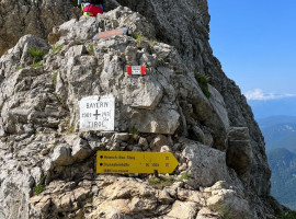 assets/images/activities/ehrwald-1-tag-gefuehrte-bergwanderung-auf-die-zugspitze-ueber-das-gatterl/mittenwalder-hoehenweg-bergfuehrer_1~5-270x200x90.jpg