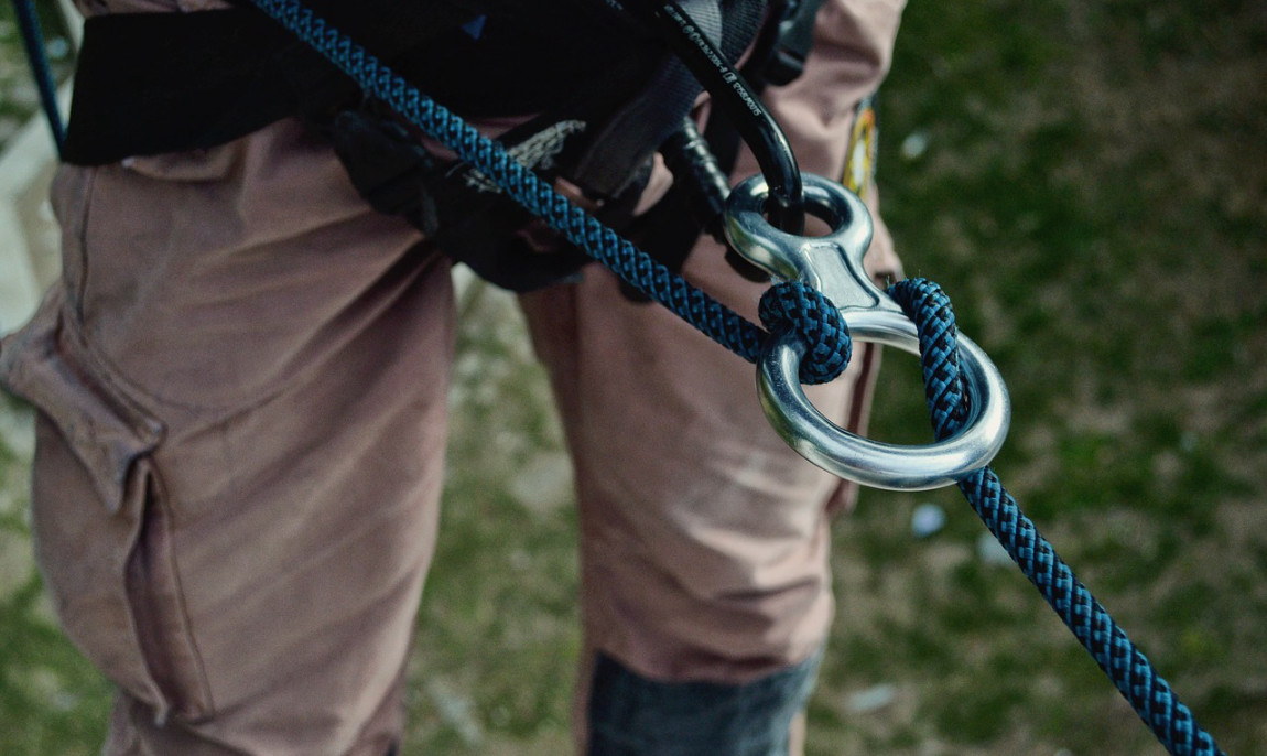 assets/images/activities/entrup-abseilen-vom-lattbergturm/rappelling-ge31dbae62_1280-1150x686x90.jpg