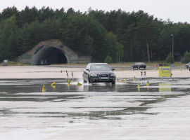 assets/images/activities/fahrsicherheitstraining-intensiv-in-gross-doelln-raum-berlin/1280_0000_training-270x200x90.jpg