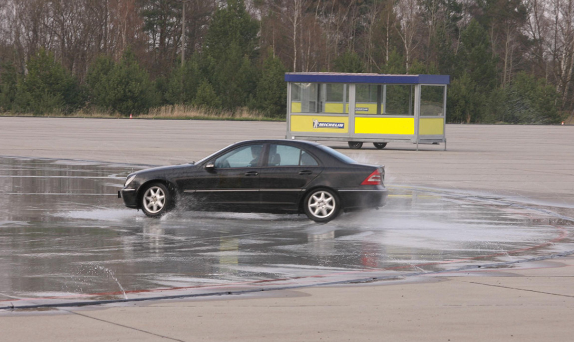 assets/images/activities/fahrsicherheitstraining-intensiv-in-gross-doelln-raum-berlin/1280_0001_training%202-1150x686x90.jpg