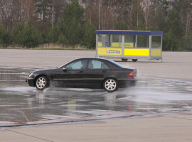 assets/images/activities/fahrsicherheitstraining-intensiv-in-gross-doelln-raum-berlin/1280_0001_training%202-270x200x90.jpg