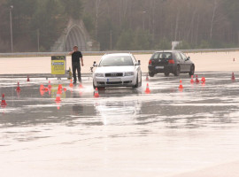 assets/images/activities/fahrsicherheitstraining-intensiv-in-gross-doelln-raum-berlin/1280_0003_IMG_4820-270x200x90.jpg