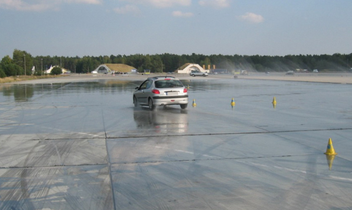 assets/images/activities/fahrsicherheitstraining-intensiv-in-gross-doelln-raum-berlin/1280_0006_IMG_3353-1150x686x90.jpg