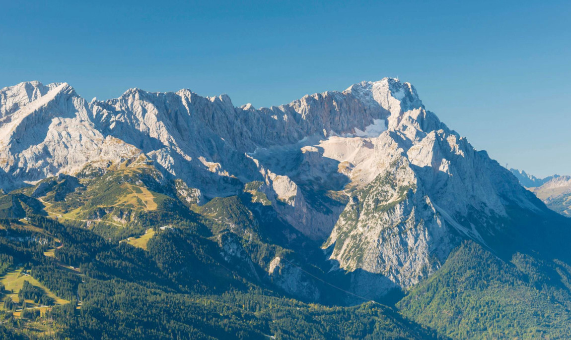 assets/images/activities/flugplatz-bad-woerishofen-flugzeug-rundflug-zugspitze/Zugspitze%20Titelbild-1150x686x90.jpg