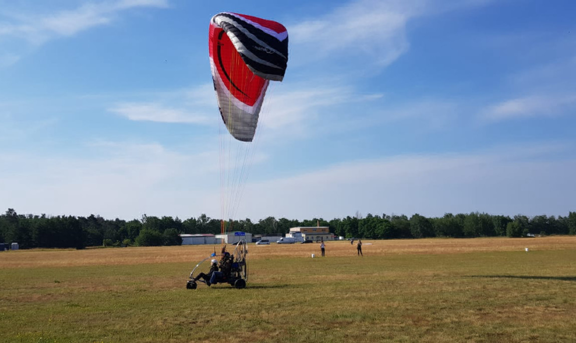 assets/images/activities/flugplatz-zerbst-60-min-trike-rundflug/Landung_1-1150x686x90.jpg