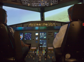 assets/images/activities/flugsimulator-boeing-737-in-hannover-niedersachsen/1280_0002_A320_Cockpit-270x200x90.jpg