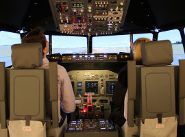 assets/images/activities/flugsimulator-boeing-737-in-hannover-niedersachsen/Sim_hannover_1-270x200x90.jpg
