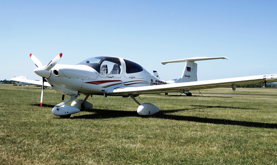 assets/images/activities/flugzeug-selber-fliegen-bonn/1280_0004_DA403-1150x686x90.jpg