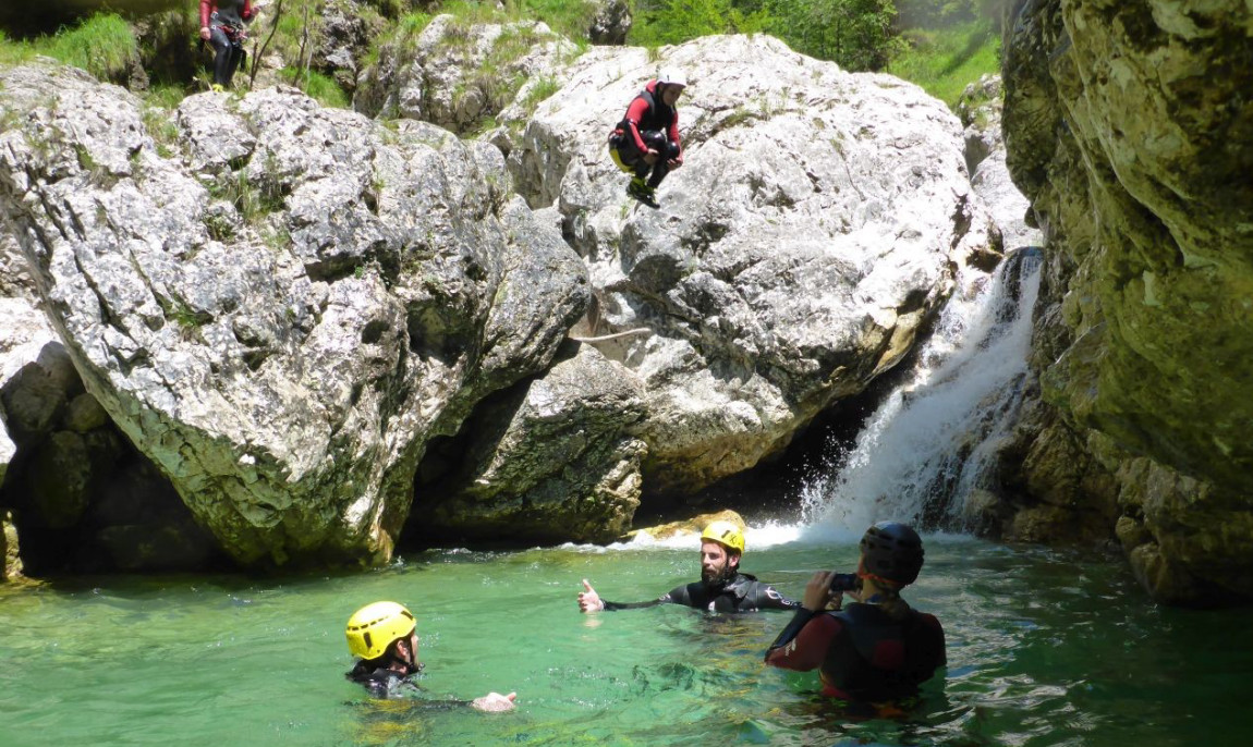 assets/images/activities/friaul-canyoning-wochenende/canyoning_wochenende_italien_outdoor%20center%20baumgarten-1150x686x90.jpg