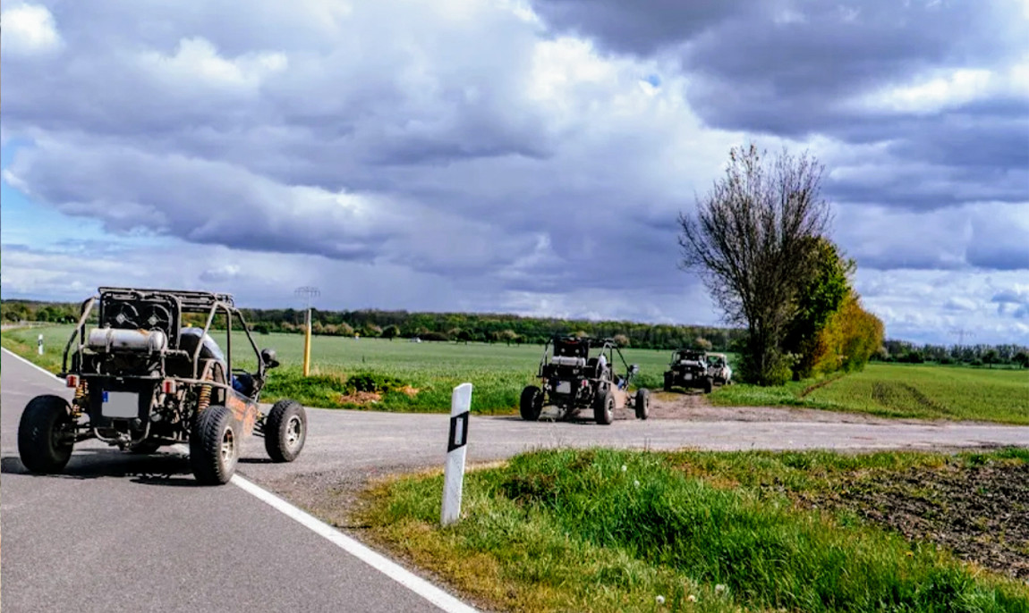 assets/images/activities/fuchshain-15-std-buggytour-kleine-muldentaltour/Bug_tou-7-1150x686x90.jpg